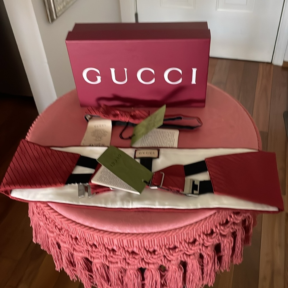 Authentic New Gucci mens bow Tie, tuxedo accessories